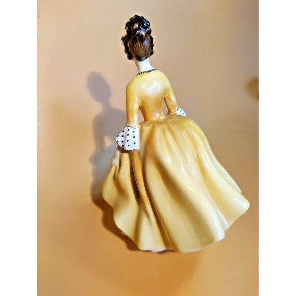 Vintage Royal Doultin Figurine Coralie HN2307 1963 7 1/2" - Picture 6 of 11